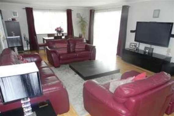 4 bedroom Detached t...